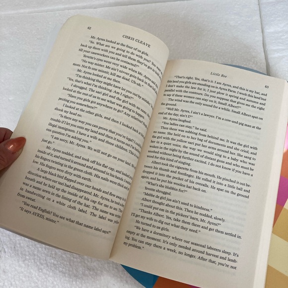 Little Bee by Chris Cleave Paperback - Picture 6 of 6